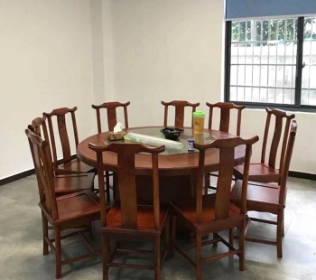 圓形餐桌